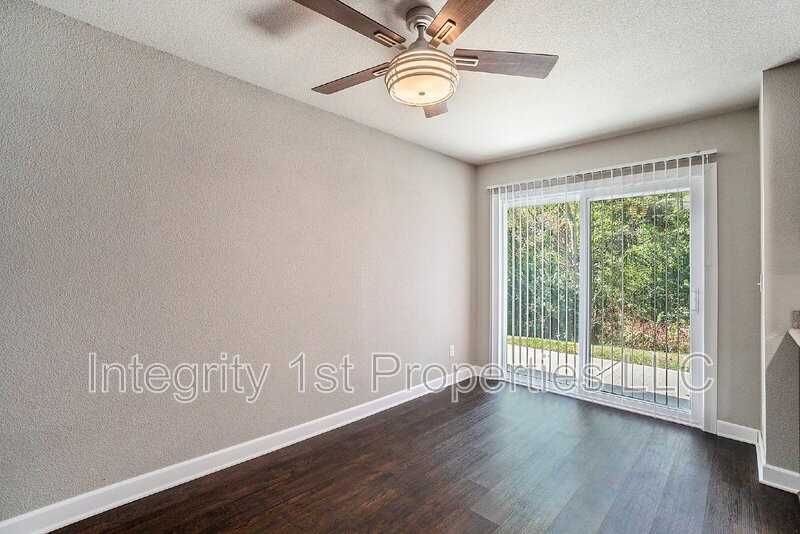 6303 Ne 44th St - Photo 6 of 18