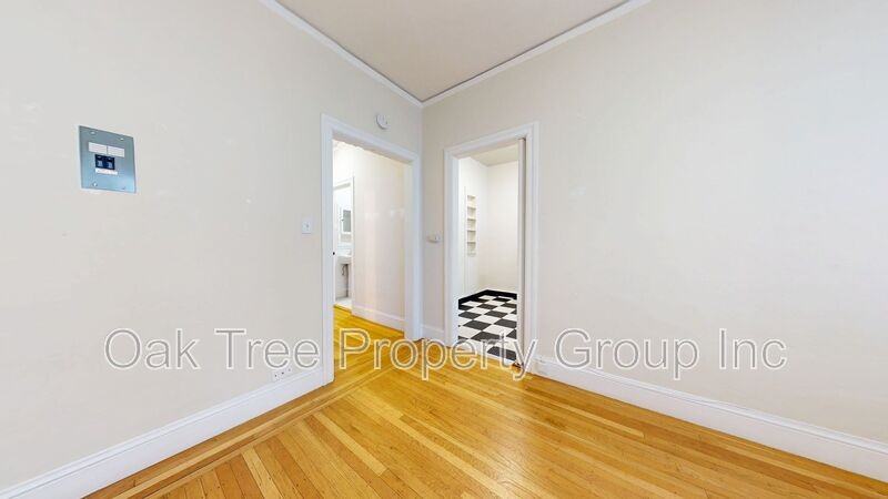 450 40th St #303 - Photo 5 of 16