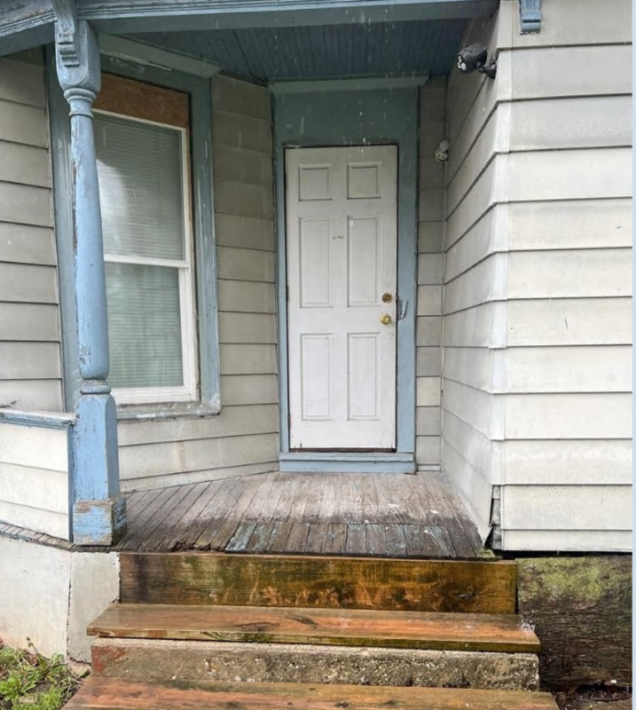 159 1/2 S Jackson St - Photo 2 of 16