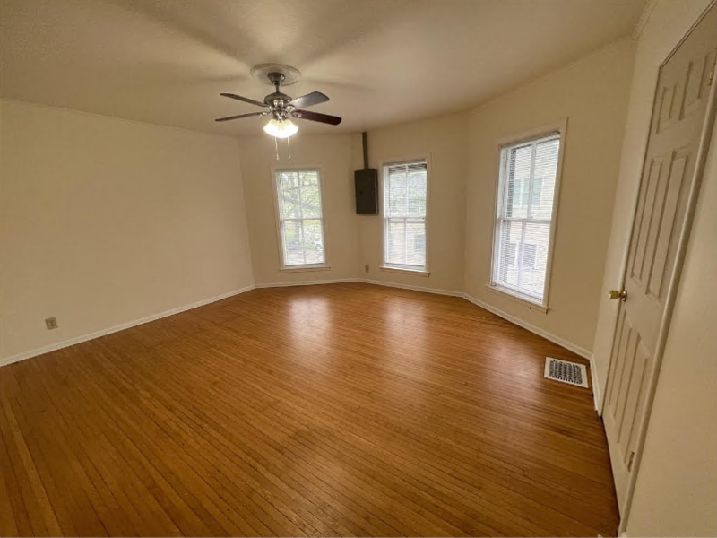 159 1/2 S Jackson St - Photo 4 of 16