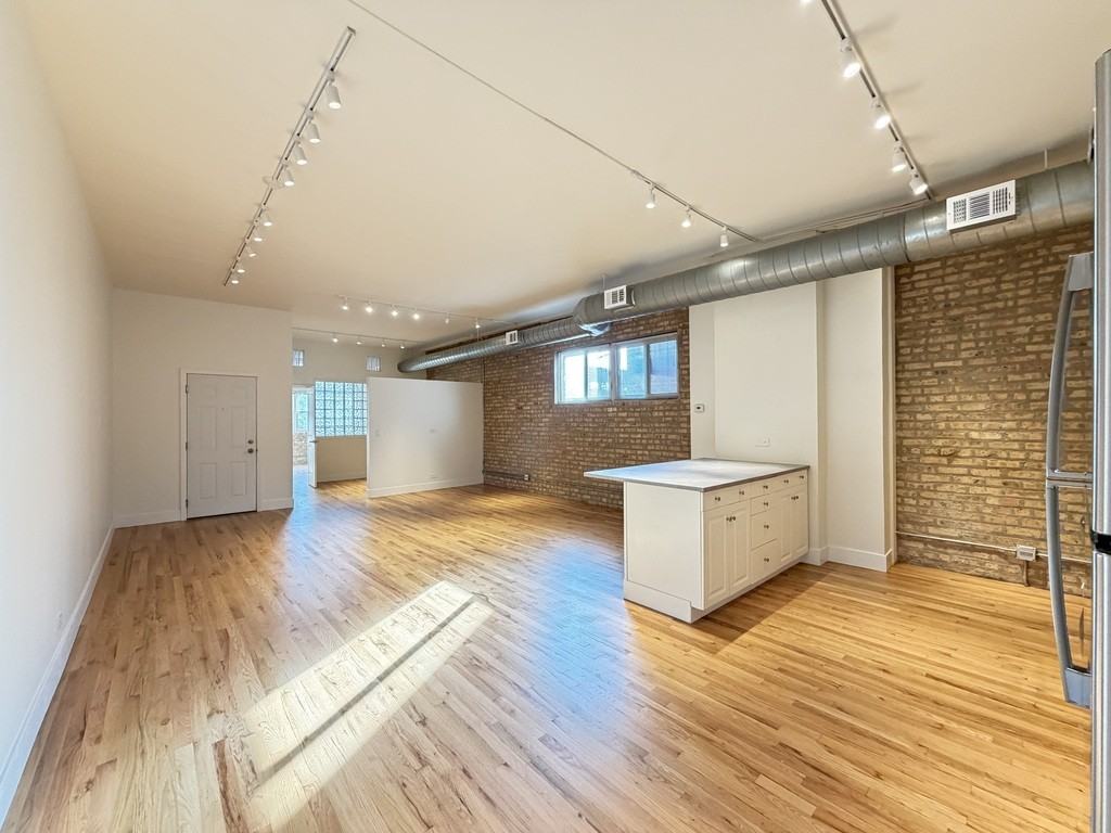 3138 N Lincoln Ave #1R - Photo 4 of 21