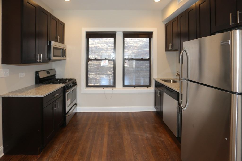 527 W Barry Ave #2N - Photo 2 of 17