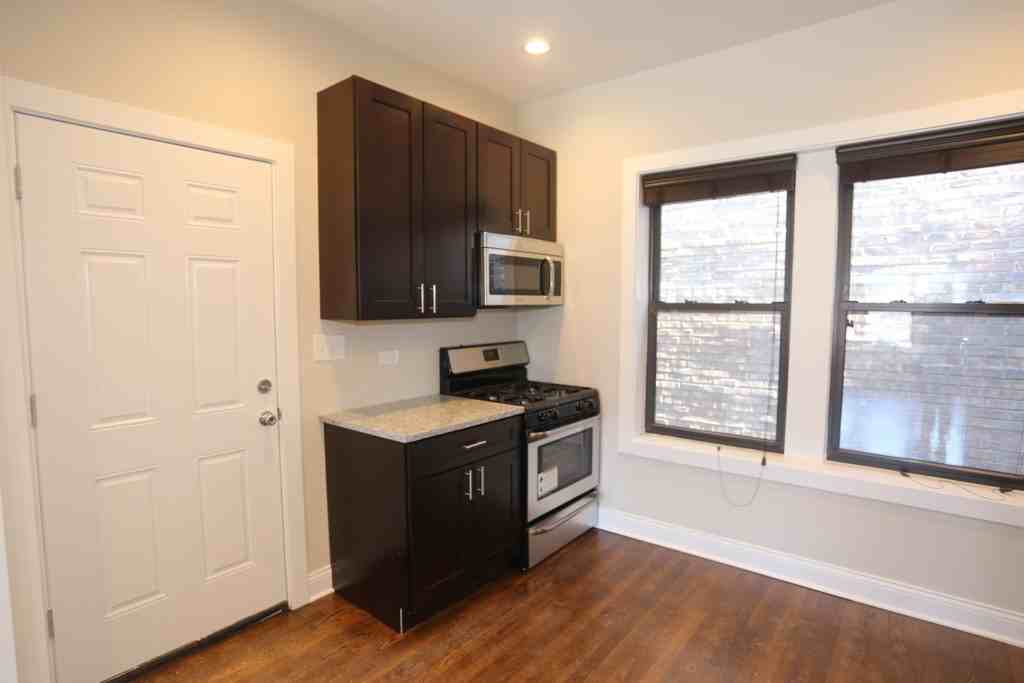 527 W Barry Ave #2N - Photo 3 of 17