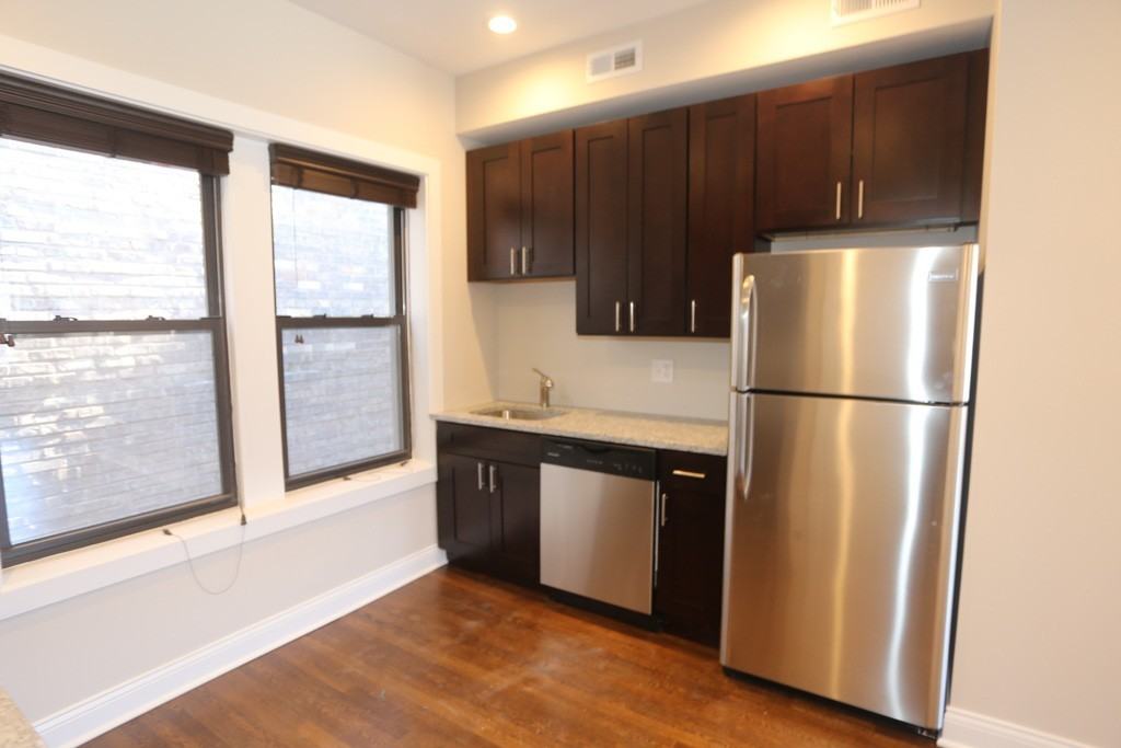 527 W Barry Ave #2N - Photo 4 of 17