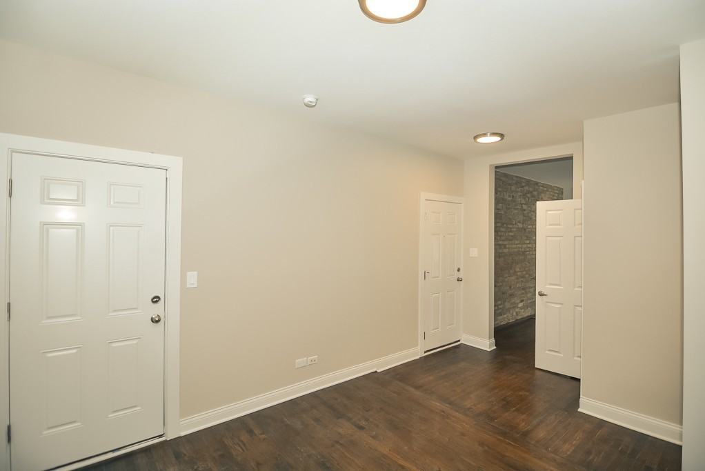 2230 N Sawyer Ave #1W - Photo 6 of 20