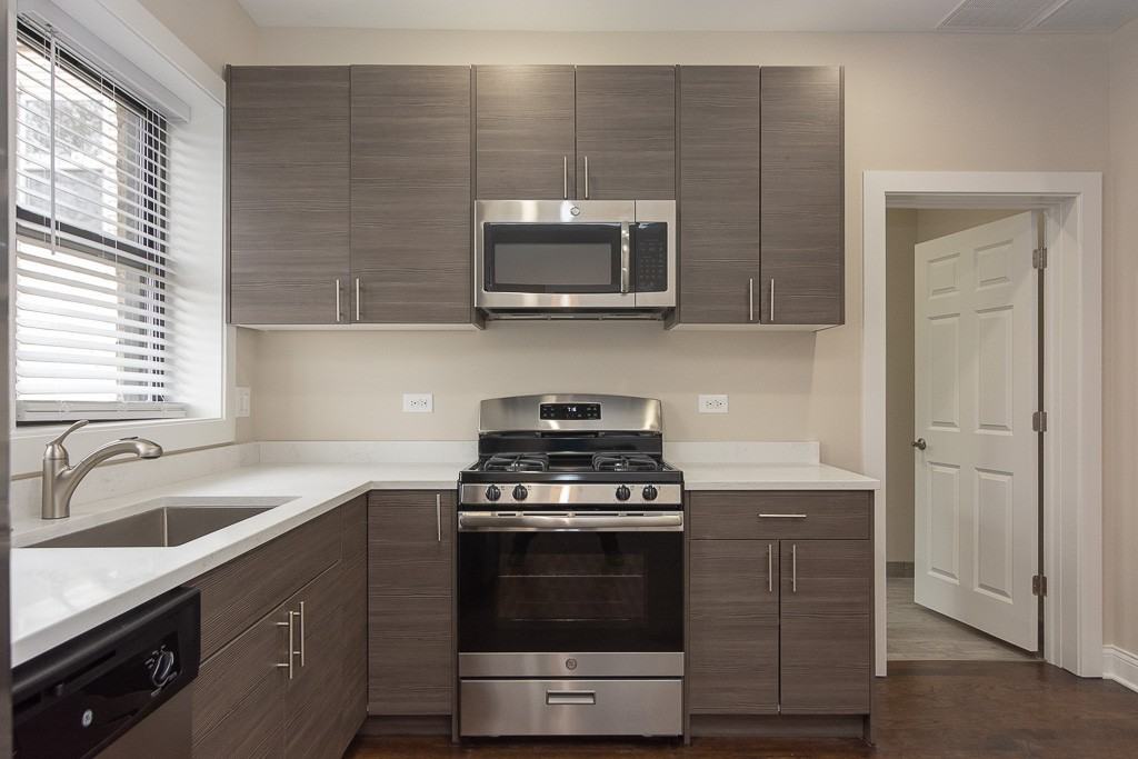 2228 N Sawyer Ave #1E - Photo 2 of 20