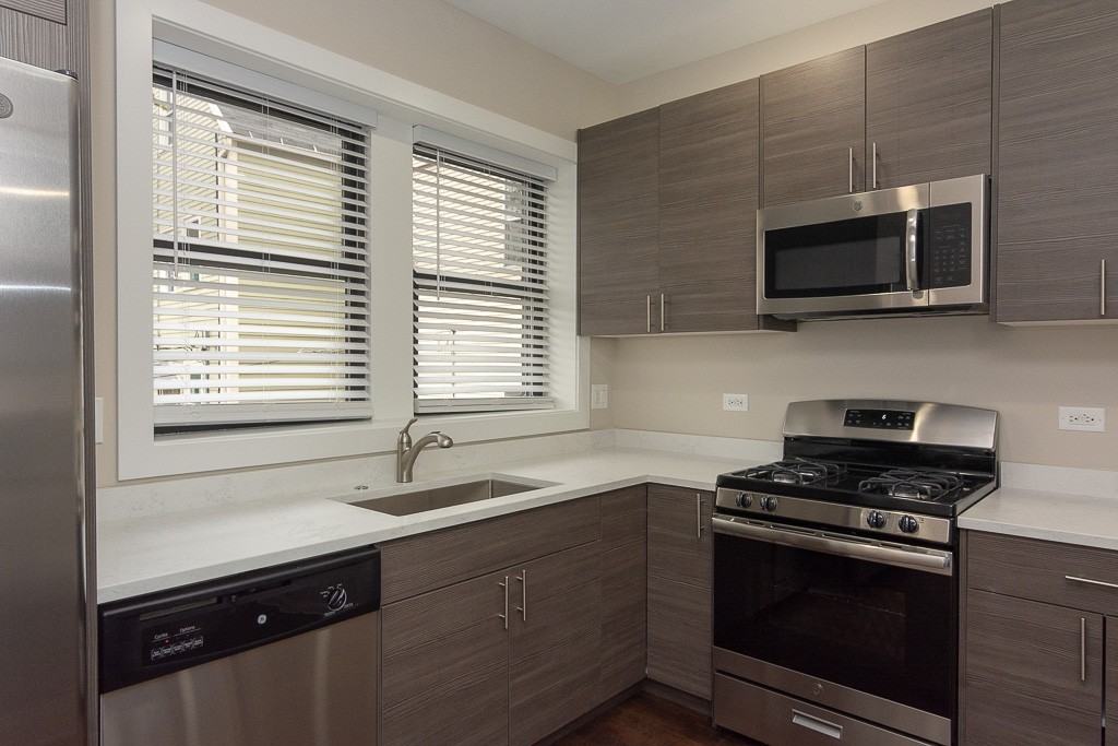 2228 N Sawyer Ave #1E - Photo 3 of 20