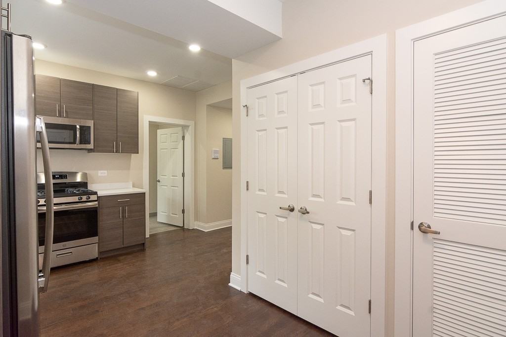 2228 N Sawyer Ave #1E - Photo 6 of 20