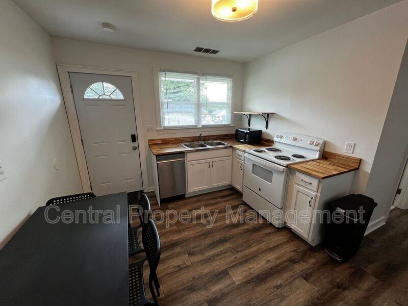 109 Dime St #A - Photo 7 of 10