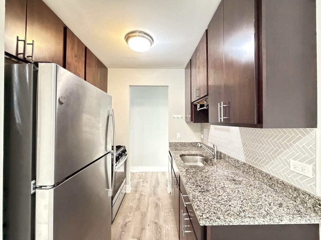 530 W Surf St #417 - Photo 2 of 21
