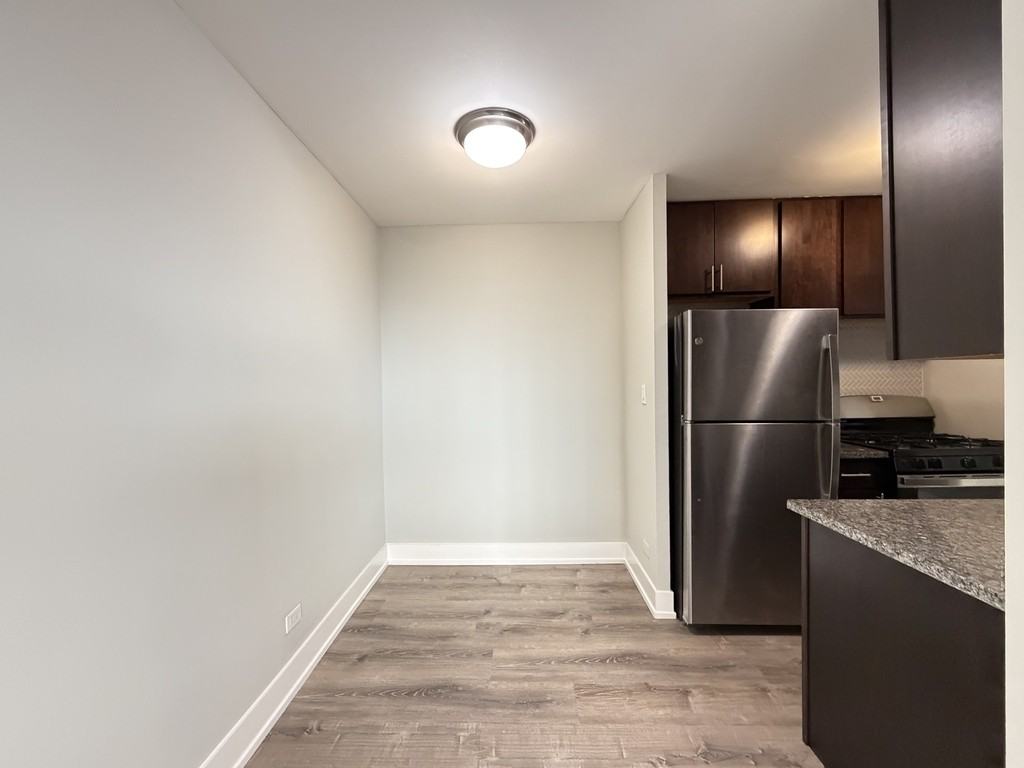 530 W Surf St #417 - Photo 6 of 21