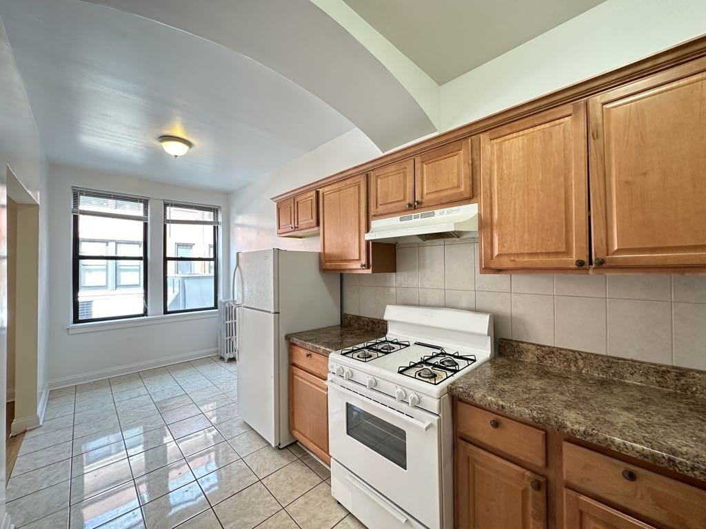 2737 N Spaulding Ave #220 - Photo 4 of 21