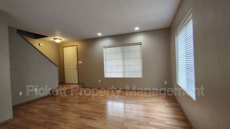 1108 Ne Beaumont Ln - Photo 3 of 17