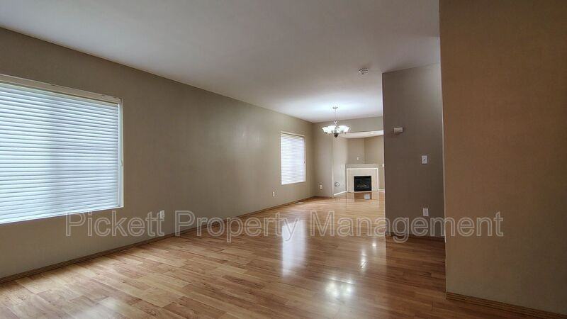1108 Ne Beaumont Ln - Photo 4 of 17