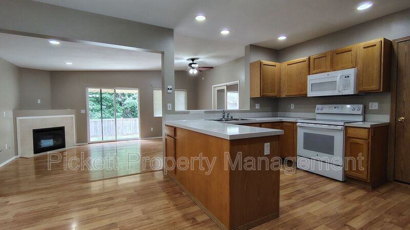 1108 Ne Beaumont Ln - Photo 5 of 17