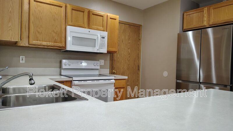 1108 Ne Beaumont Ln - Photo 6 of 17