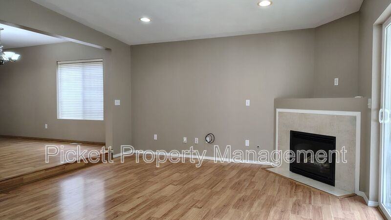 1108 Ne Beaumont Ln - Photo 7 of 17