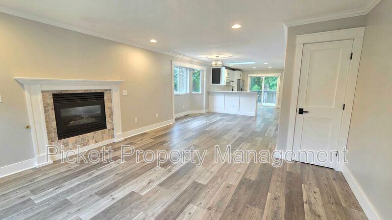 1331 Ne Gilmax Ln - Photo 4 of 38