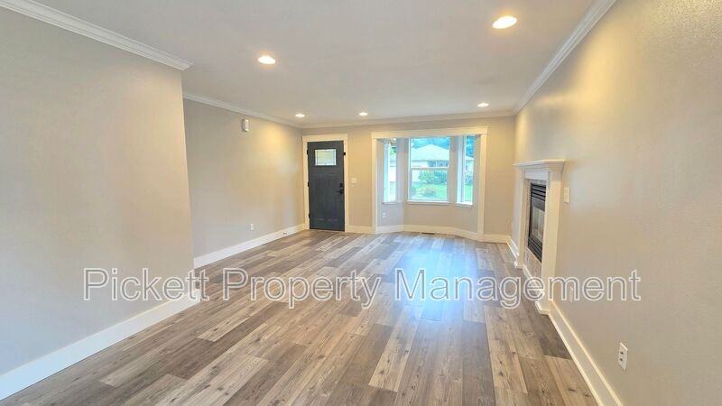 1331 Ne Gilmax Ln - Photo 6 of 38