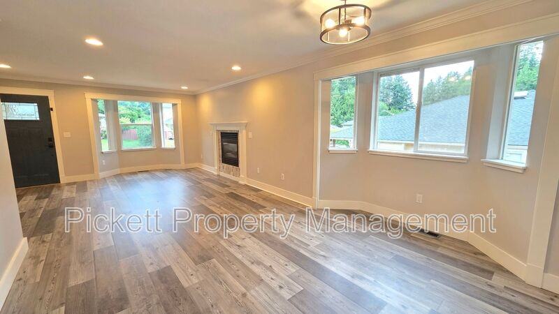 1331 Ne Gilmax Ln - Photo 7 of 38