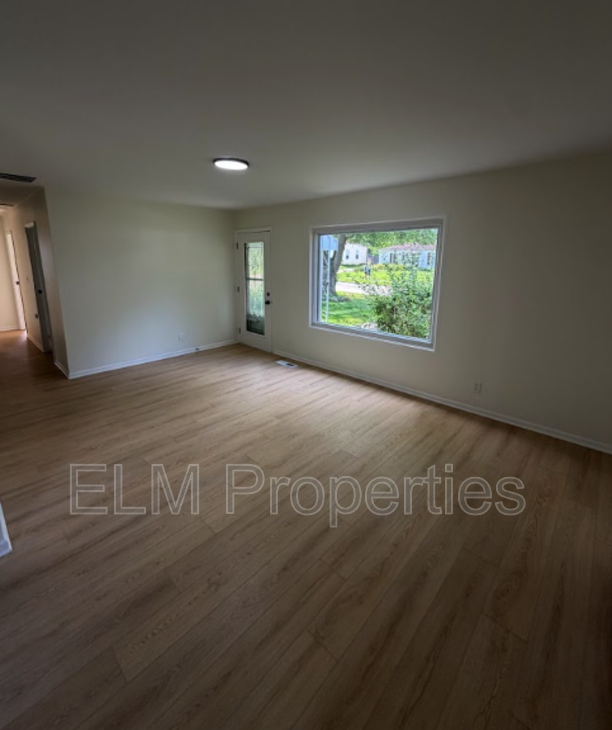 7406 Smithfield Ave - Photo 2 of 12