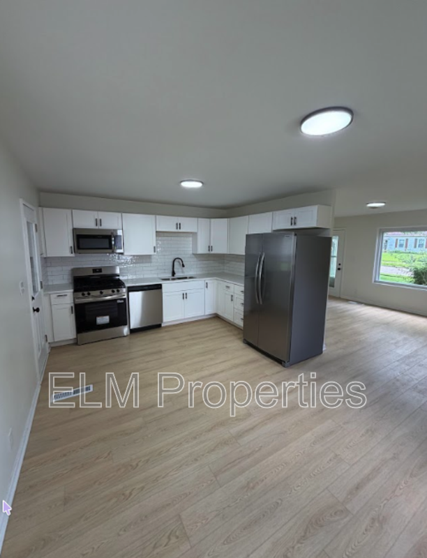 7406 Smithfield Ave - Photo 4 of 12