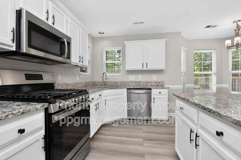 6424 Spanish Moss Ln - Photo 4 of 31
