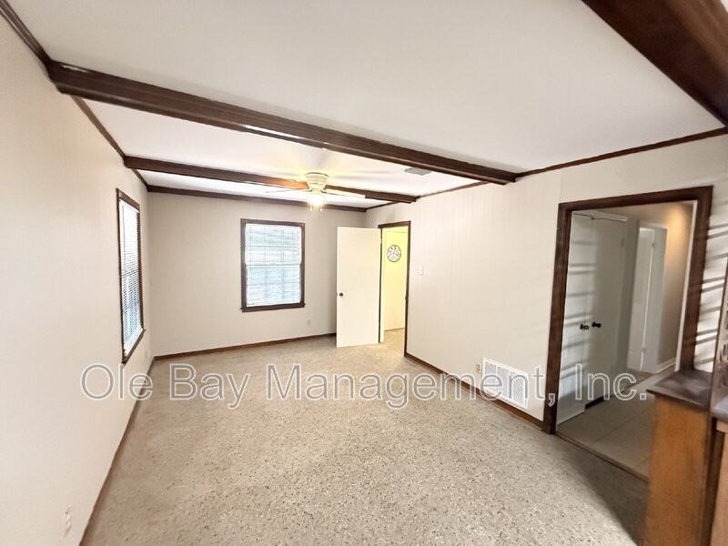 320 Syracuse St - Photo 2 of 9
