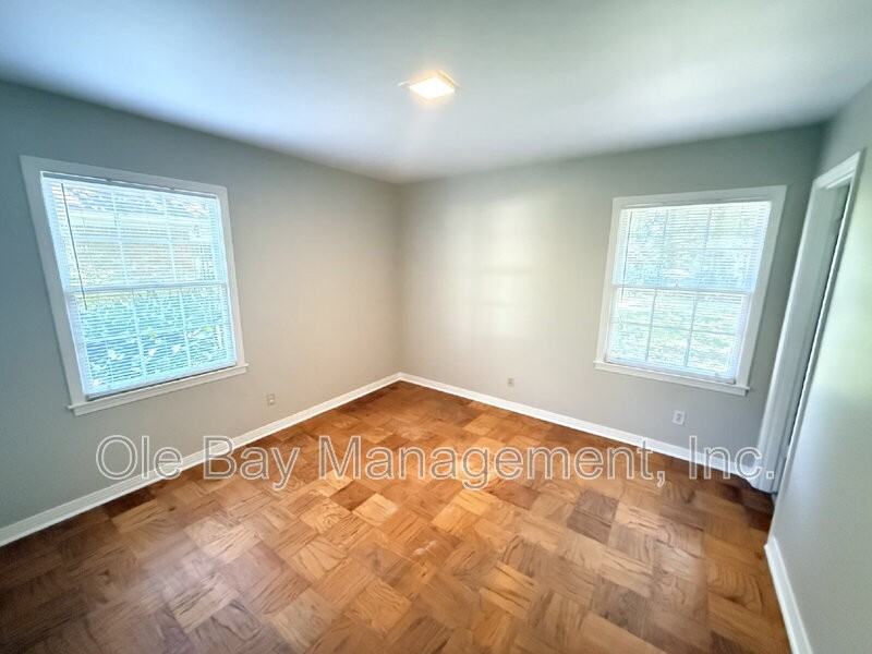 320 Syracuse St - Photo 5 of 9