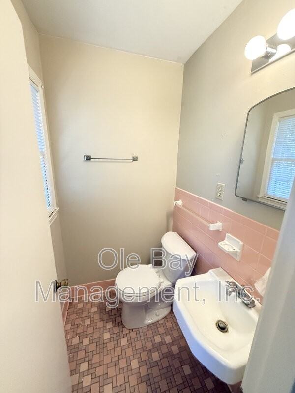 320 Syracuse St - Photo 6 of 9