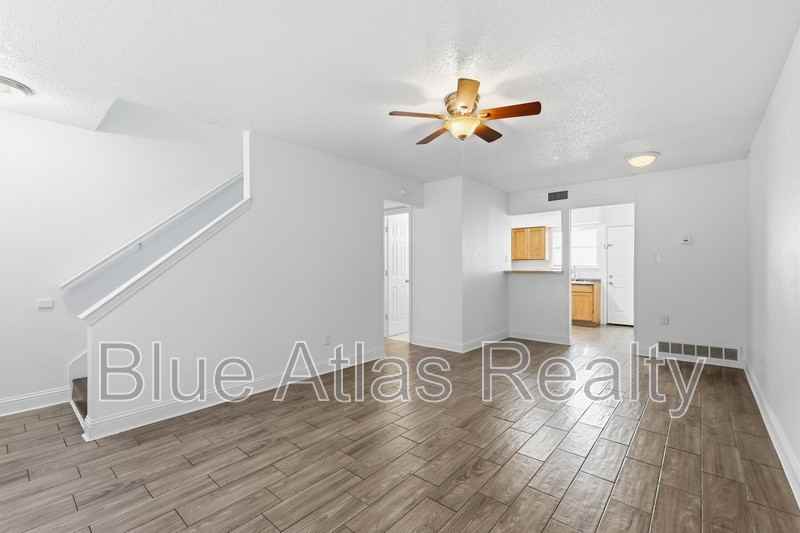 2713 Wimbledon Ct #C - Photo 2 of 24