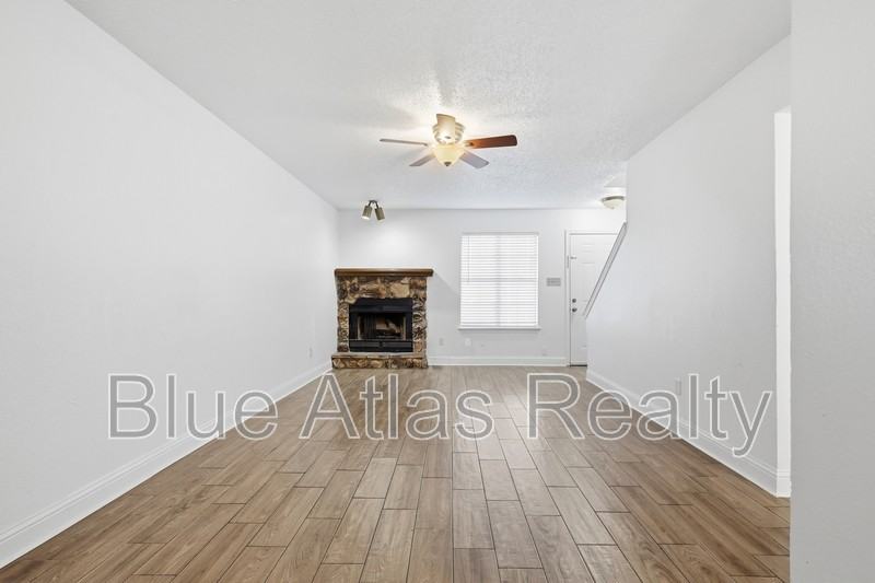 2713 Wimbledon Ct #C - Photo 5 of 24