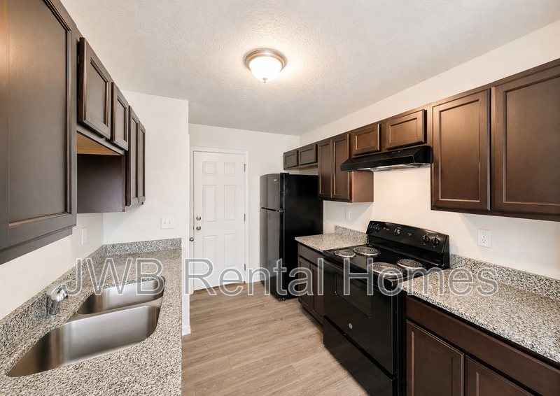 2923 W 3rd St - Photo 2 of 16