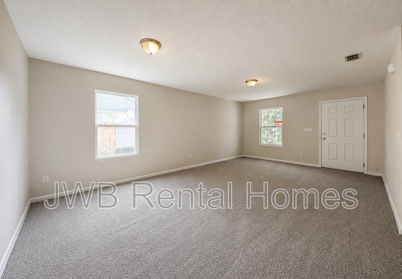 2923 W 3rd St - Photo 5 of 16