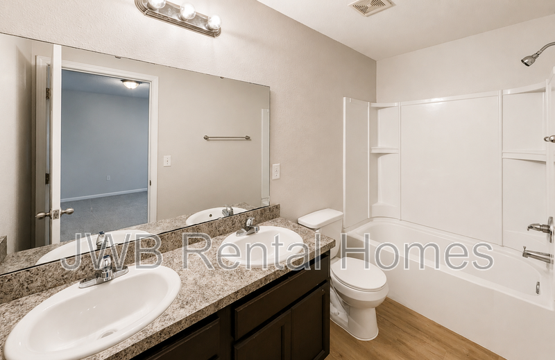 2923 W 3rd St - Photo 7 of 16