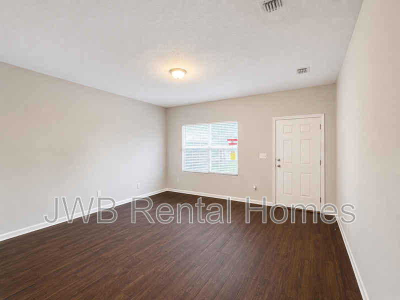8520 Cocoa Ave - Photo 5 of 19