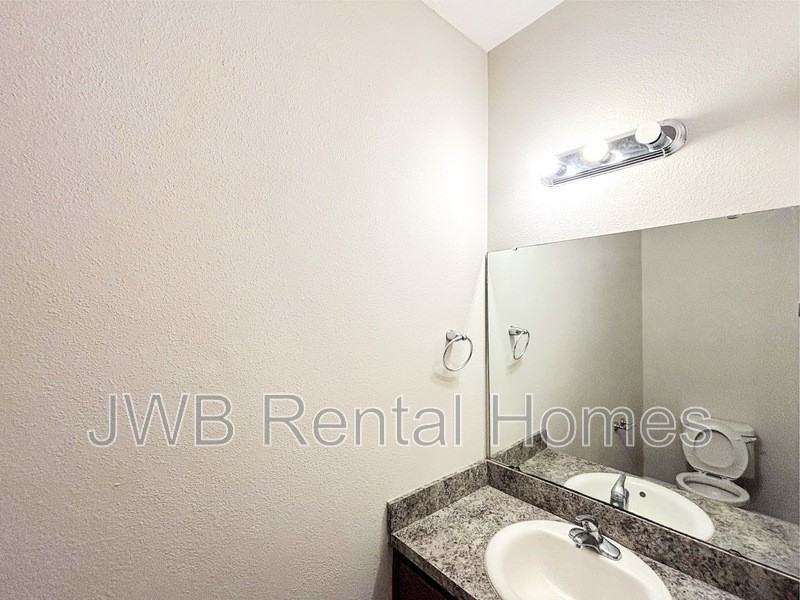 8520 Cocoa Ave - Photo 6 of 19