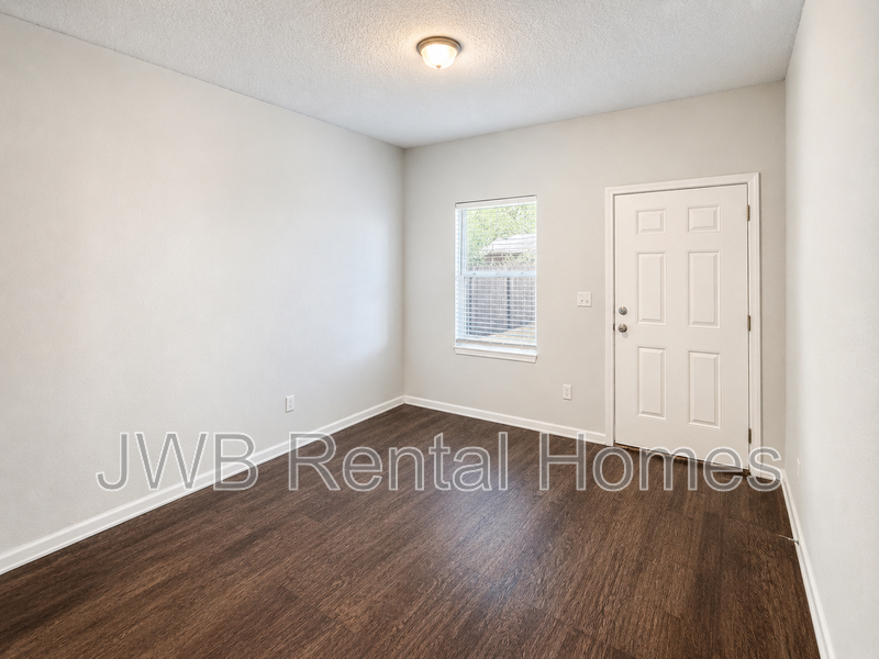 8520 Cocoa Ave - Photo 7 of 19