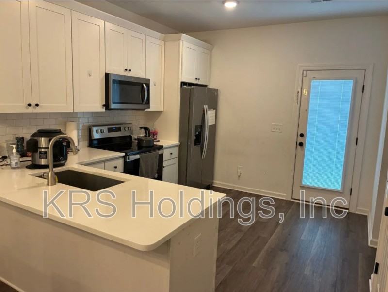 1420 Maplewood Dr #C - Photo 3 of 4