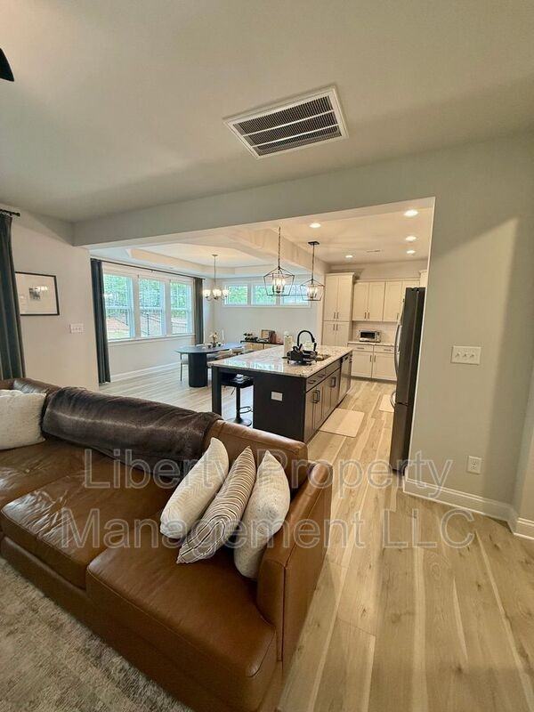 144 Kensington Dr - Photo 7 of 31