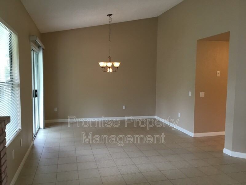 5247 Hubbert St - Photo 6 of 17