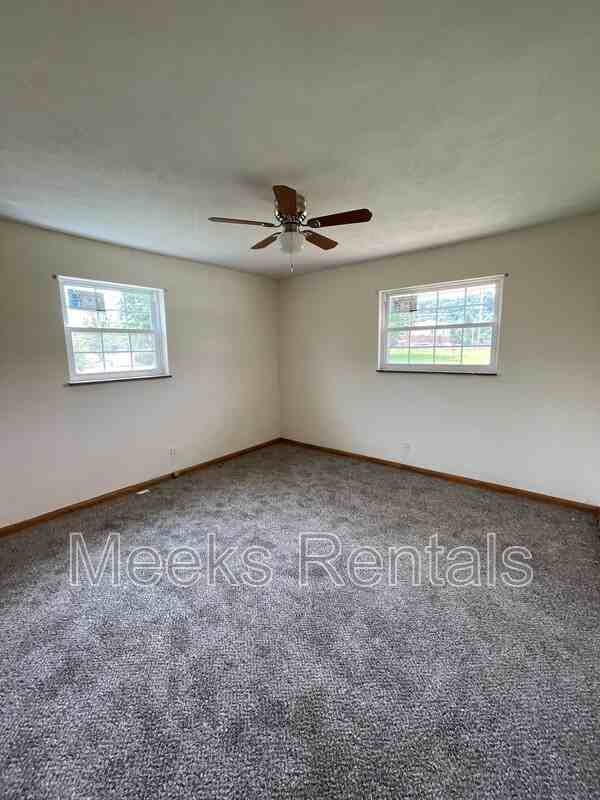 3670 Teays Valley Rd - Photo 3 of 10