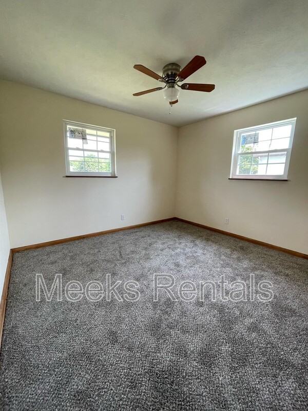 3670 Teays Valley Rd - Photo 7 of 10