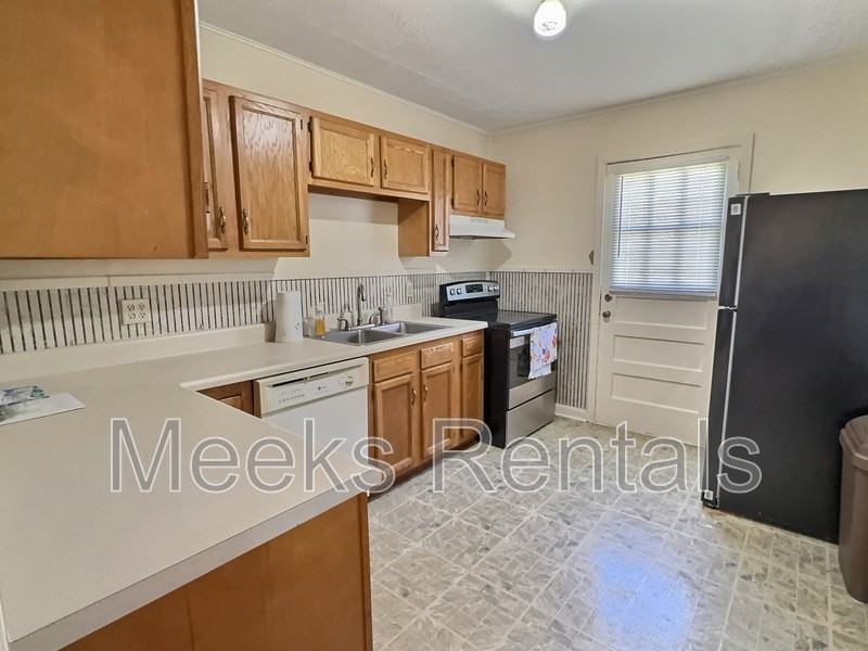 2709 Furlong Ave - Photo 4 of 5