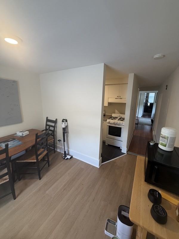 1526 Christian St - Photo 2 of 11