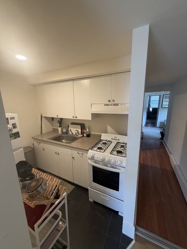 1526 Christian St - Photo 4 of 11