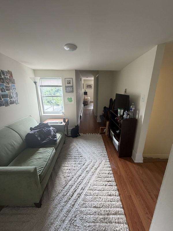 1526 Christian St - Photo 7 of 11