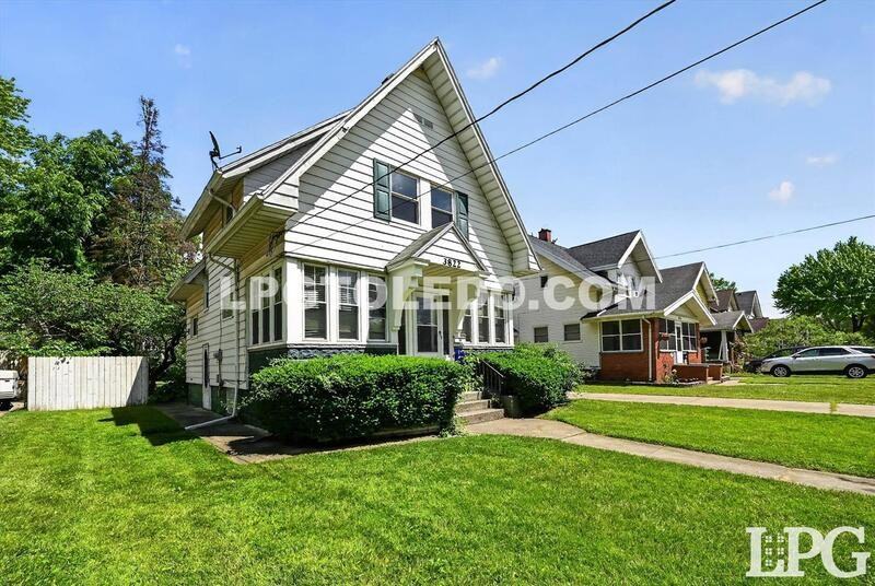 3822 Lockwood Ave - Photo 2 of 36