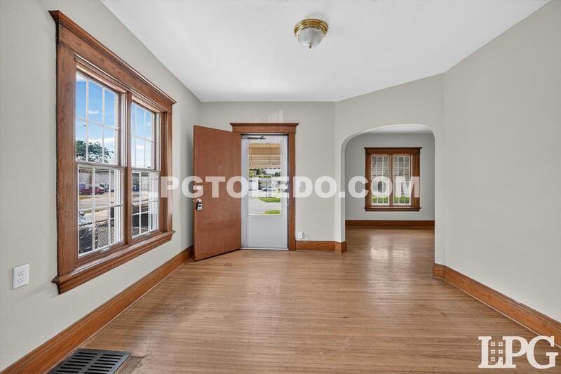 3318 Stickney Ave - Photo 4 of 38