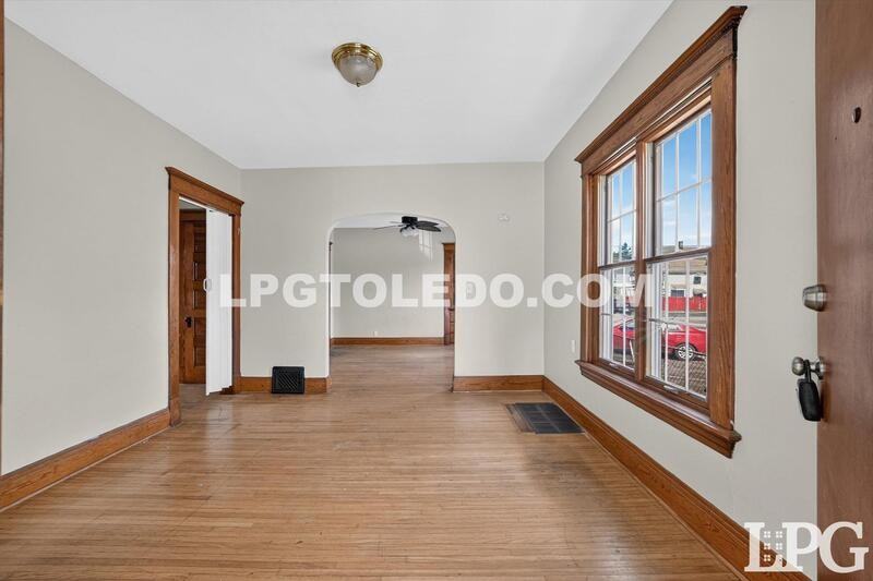 3318 Stickney Ave - Photo 6 of 38